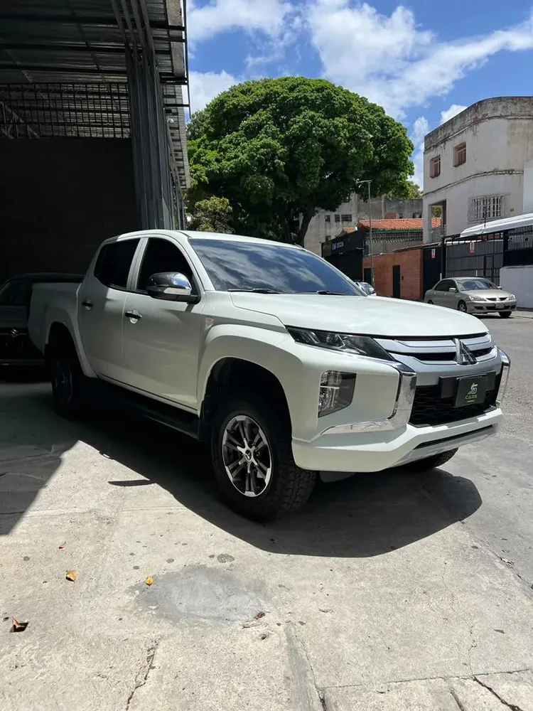 Vista 3 del vehículo: Mitsubishi L200