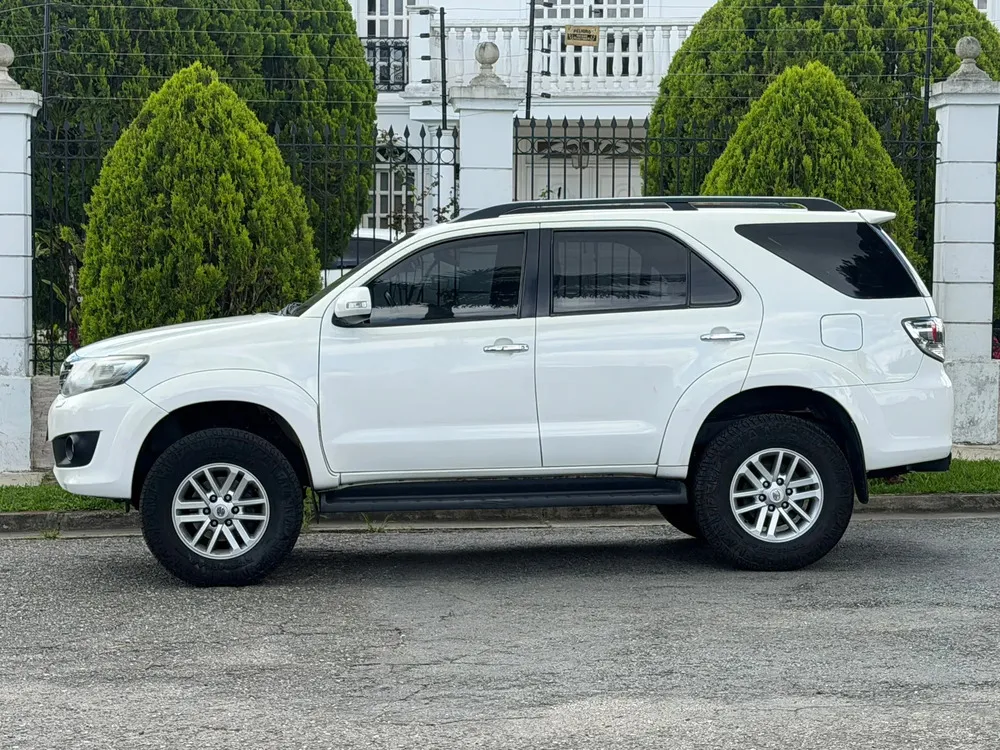 Vista 3 del vehículo: Toyota Fortuner