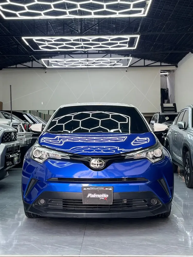 Vista 2 del vehículo: Toyota C-hr