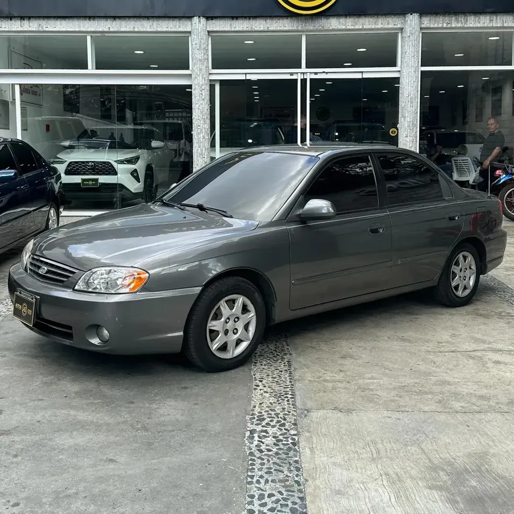 Kia Spectra 2002 - Vista principal