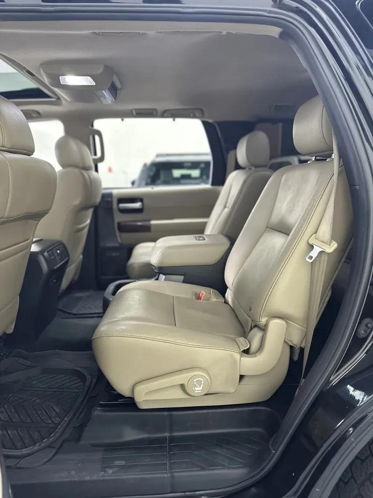 Vista 10 del vehículo: Toyota Sequoia
