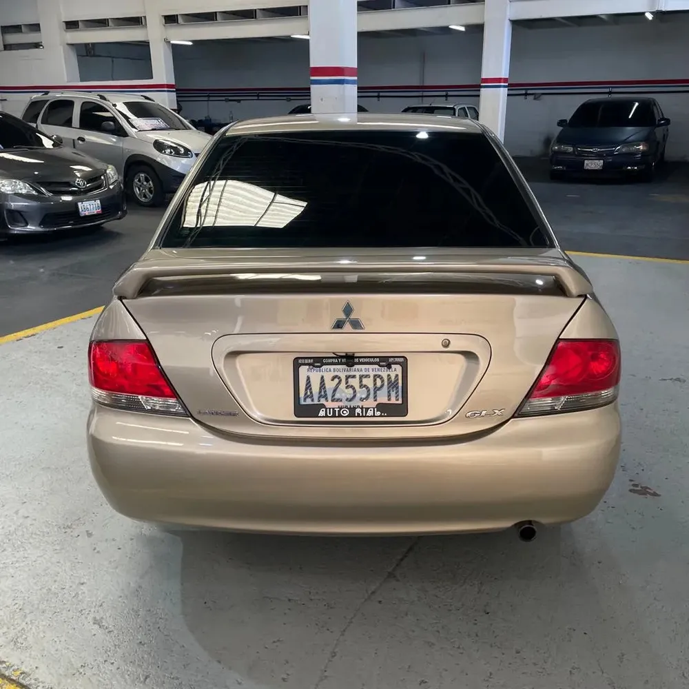 Vista 8 del vehículo: Mitsubishi Lancer