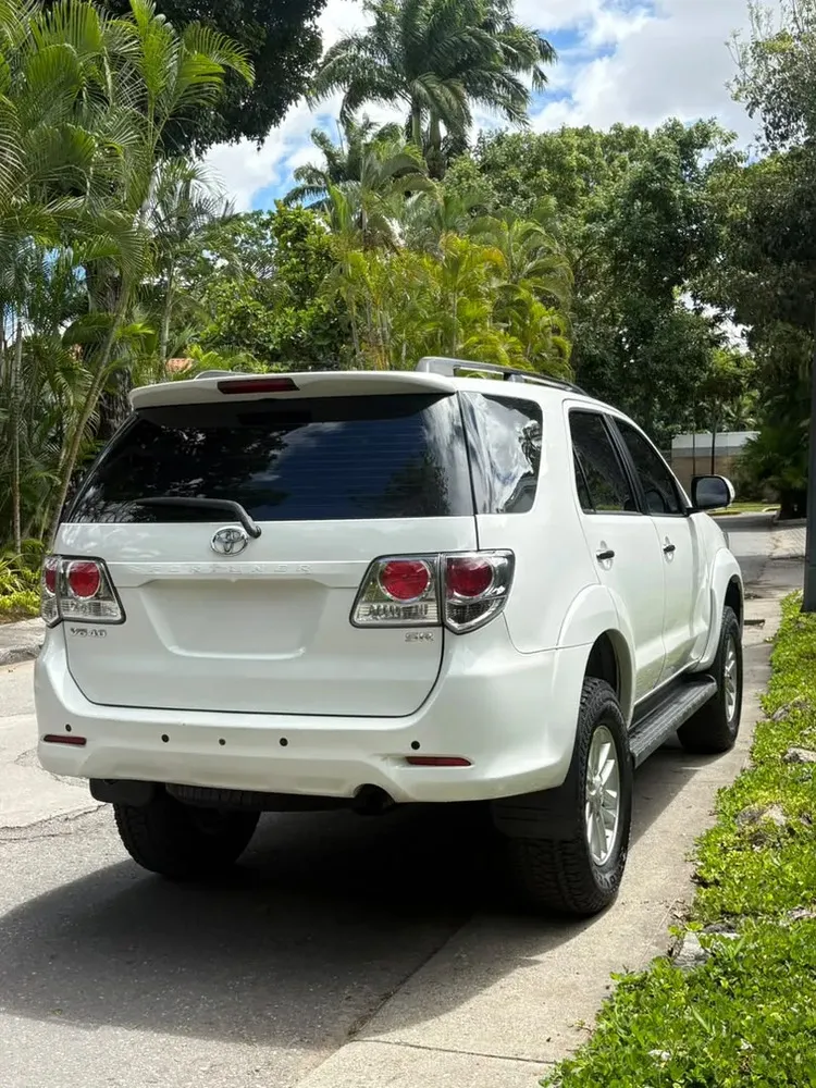 Vista 4 del vehículo: Toyota Fortuner