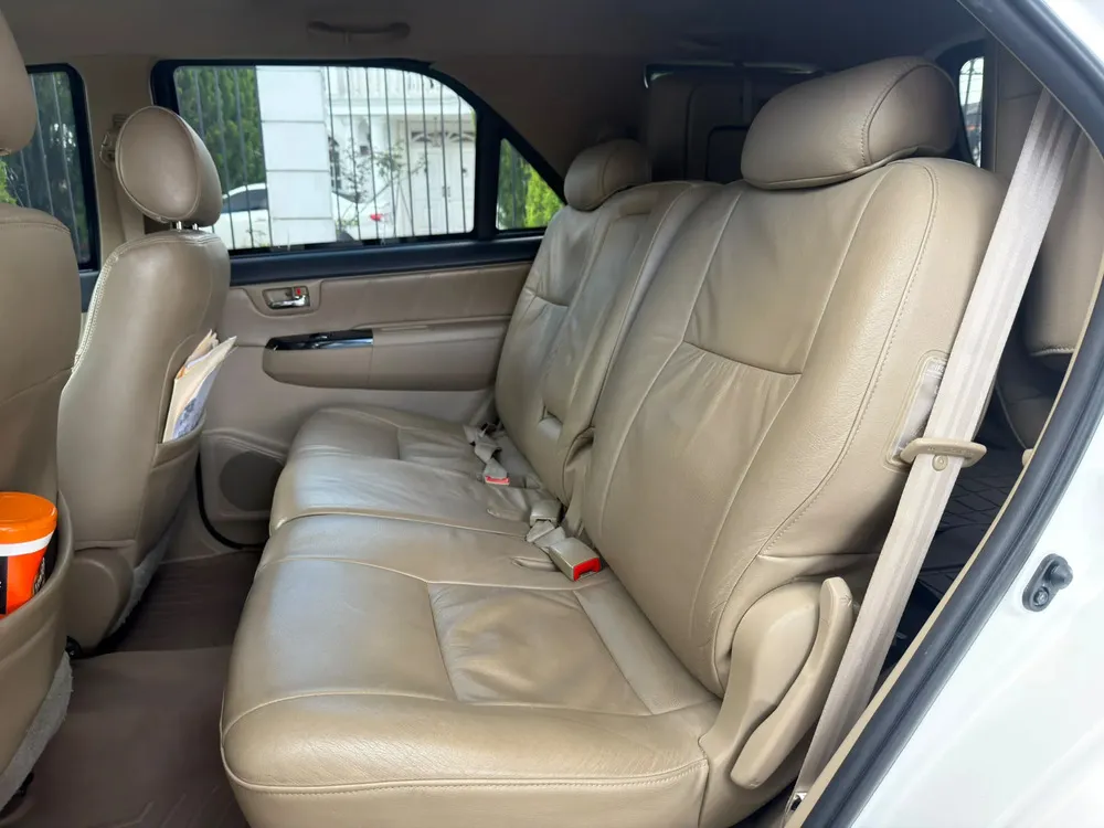 Vista 9 del vehículo: Toyota Fortuner