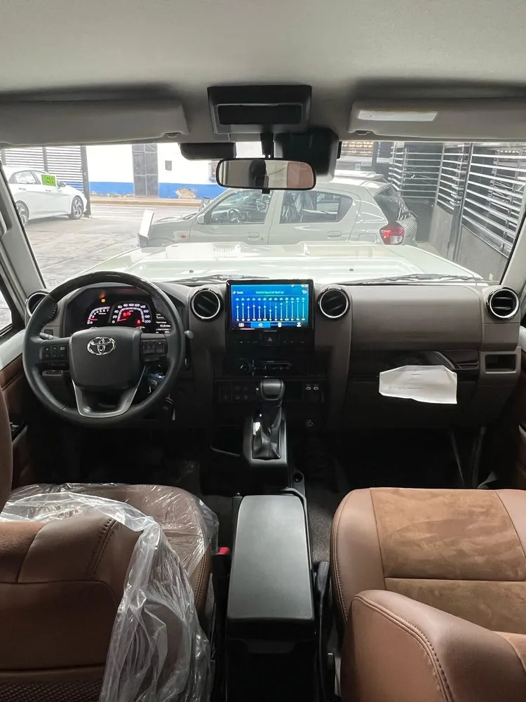 Vista 4 del vehículo: Toyota Land Cruiser
