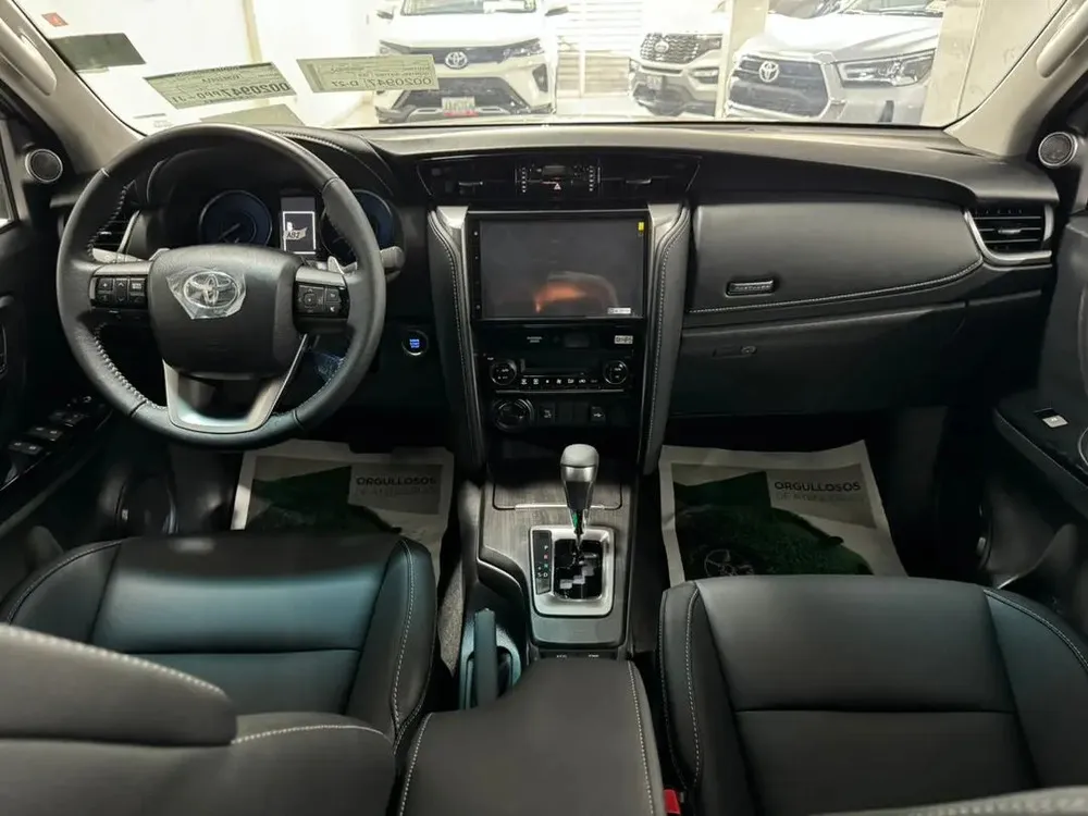 Vista 6 del vehículo: Fortuner Sw4