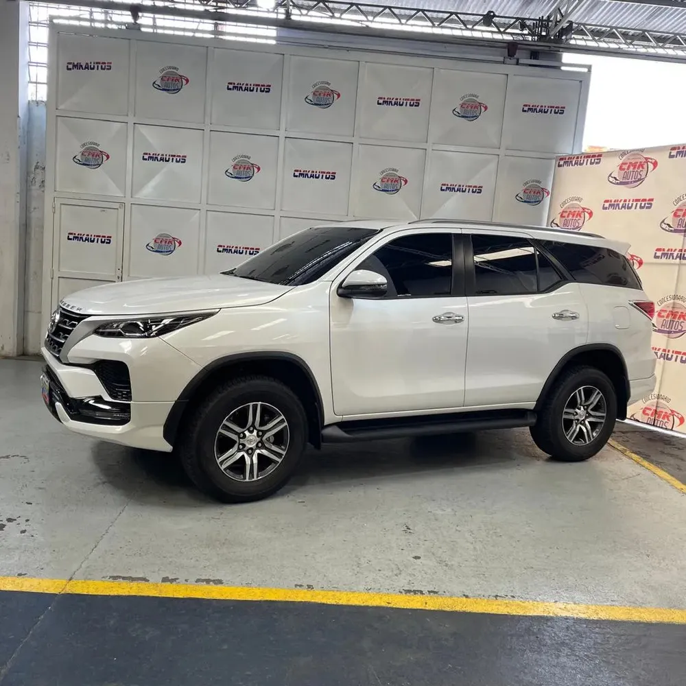 Vista 8 del vehículo: Toyota Fortuner