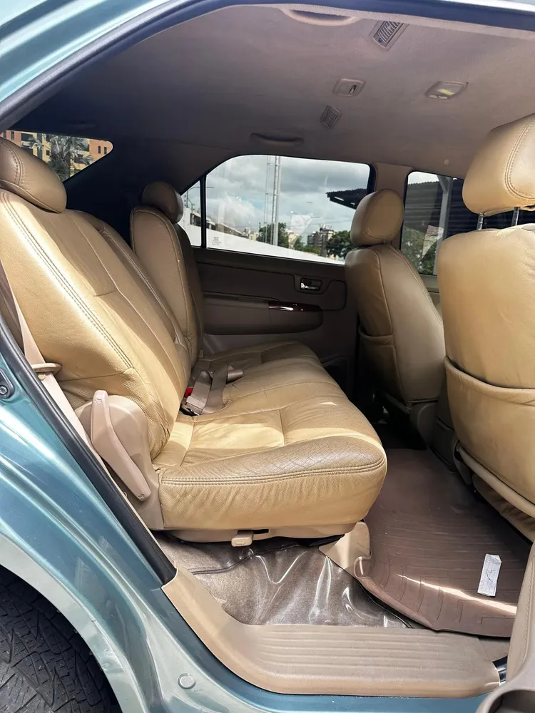 Vista 9 del vehículo: Toyota Fortuner