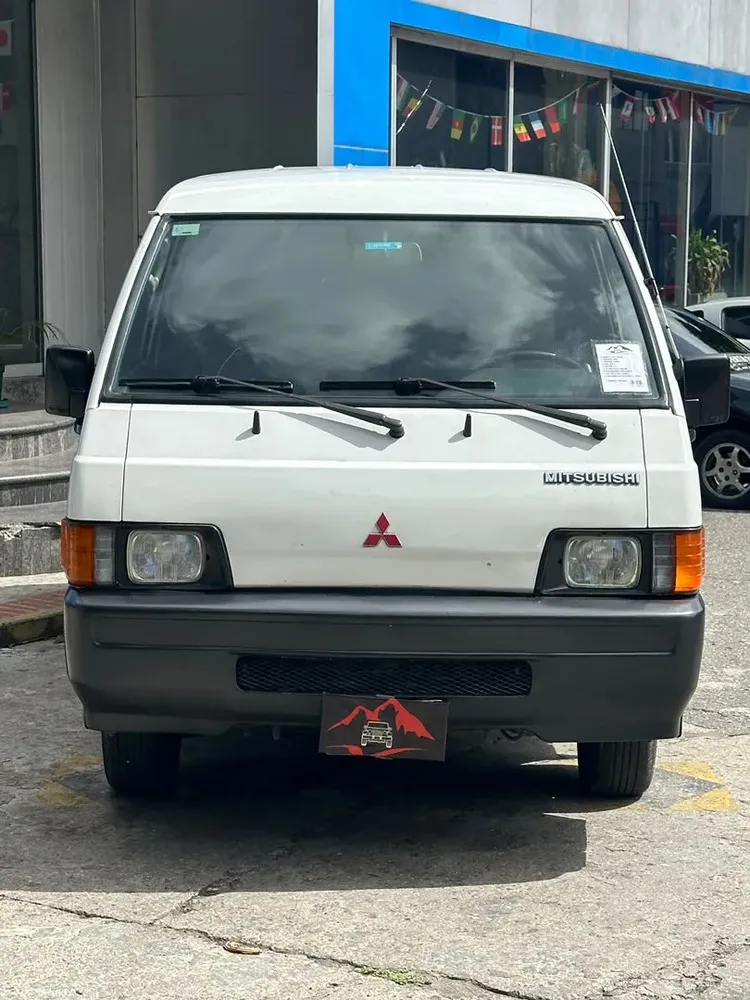 Vista 3 del vehículo: Mitsubishi Panel