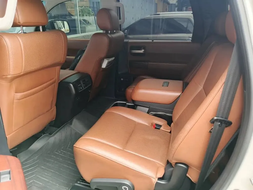 Vista 6 del vehículo: Toyota Sequoia