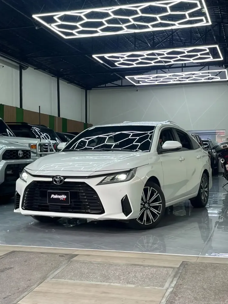 Vista 2 del vehículo: Toyota Yaris