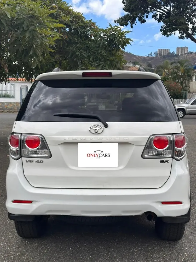Vista 6 del vehículo: Toyota Fortuner