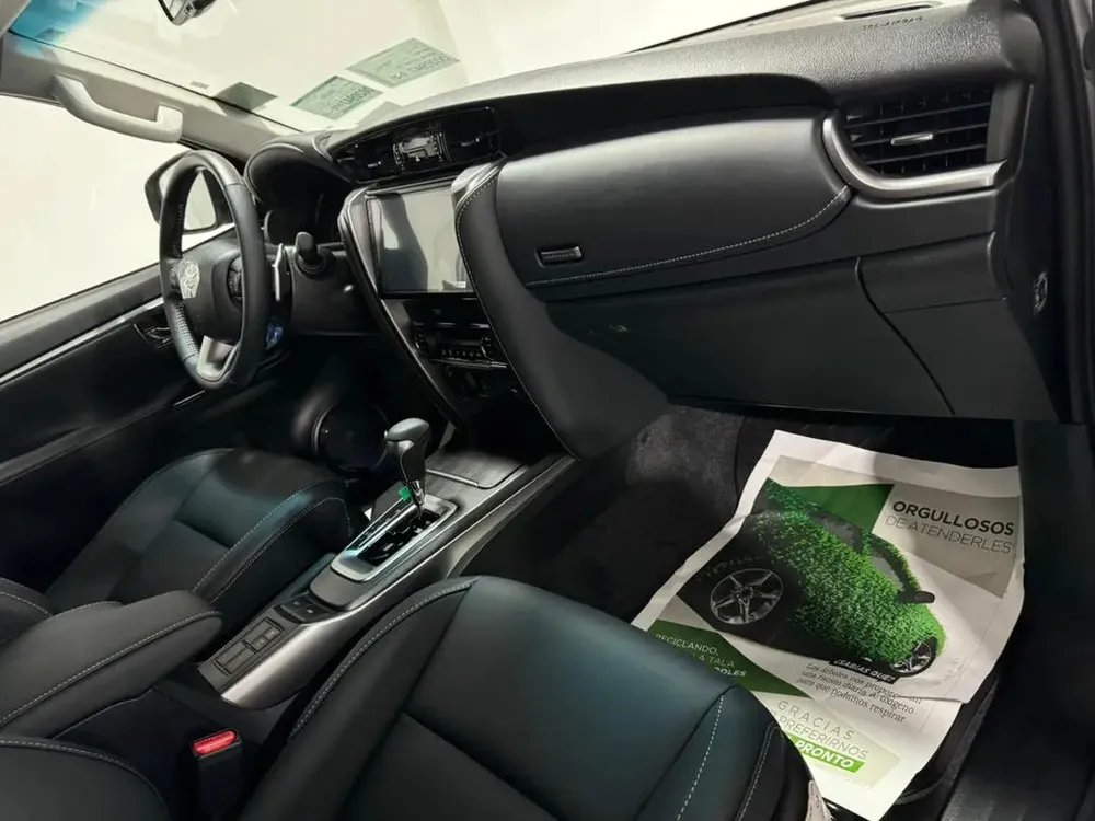 Vista 7 del vehículo: Fortuner Sw4