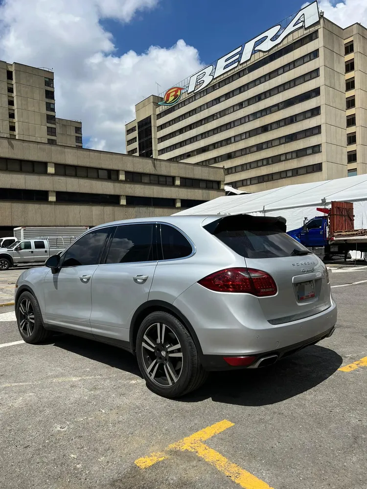 Vista 5 del vehículo: Porshe Cayennes