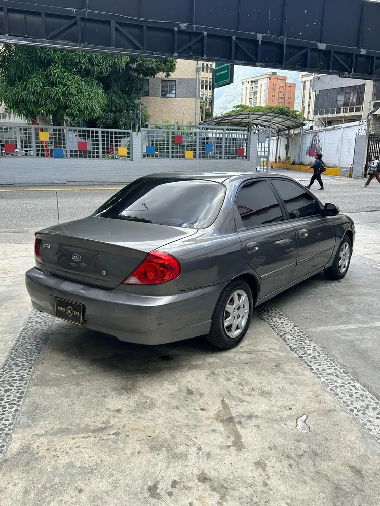 Vista 14 del vehículo: Kia Spectra