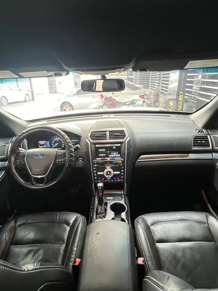 Vista 5 del vehículo: Ford Explorer