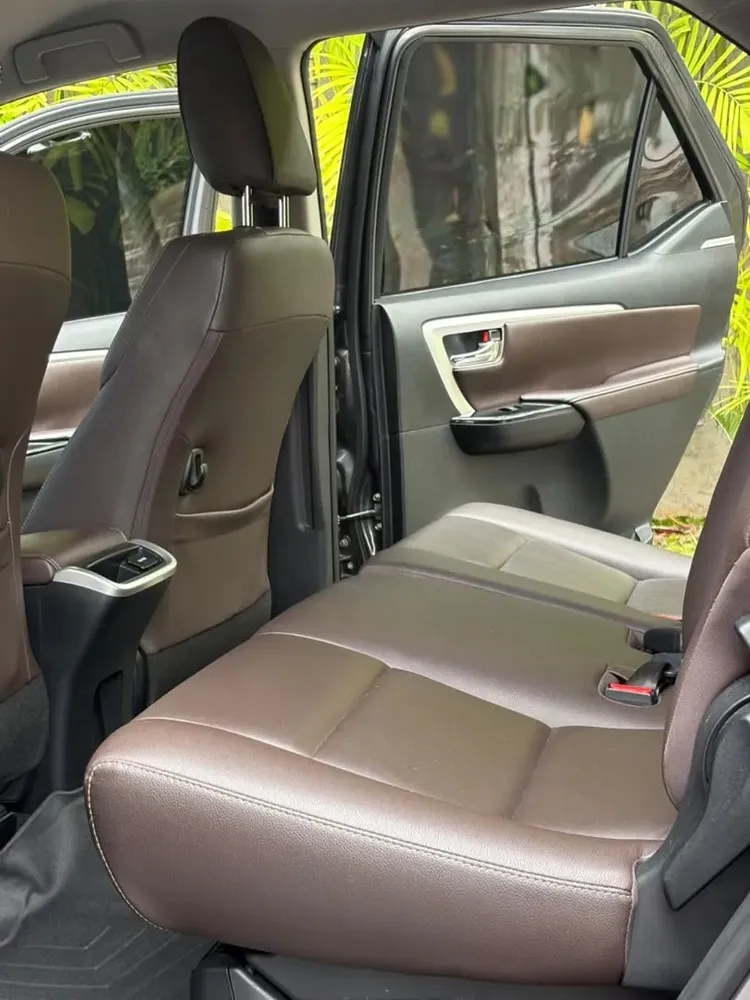 Vista 6 del vehículo: Fortuner Dubai