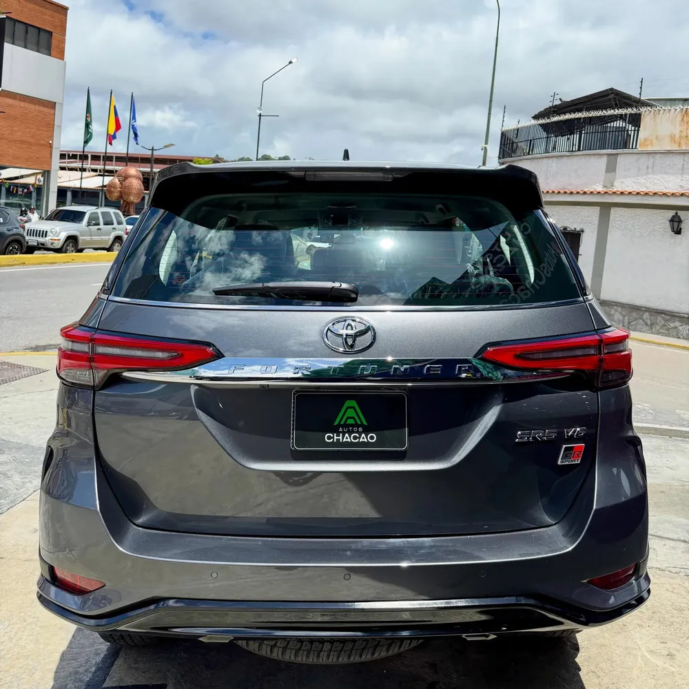 Vista 9 del vehículo: Toyota Fortuner