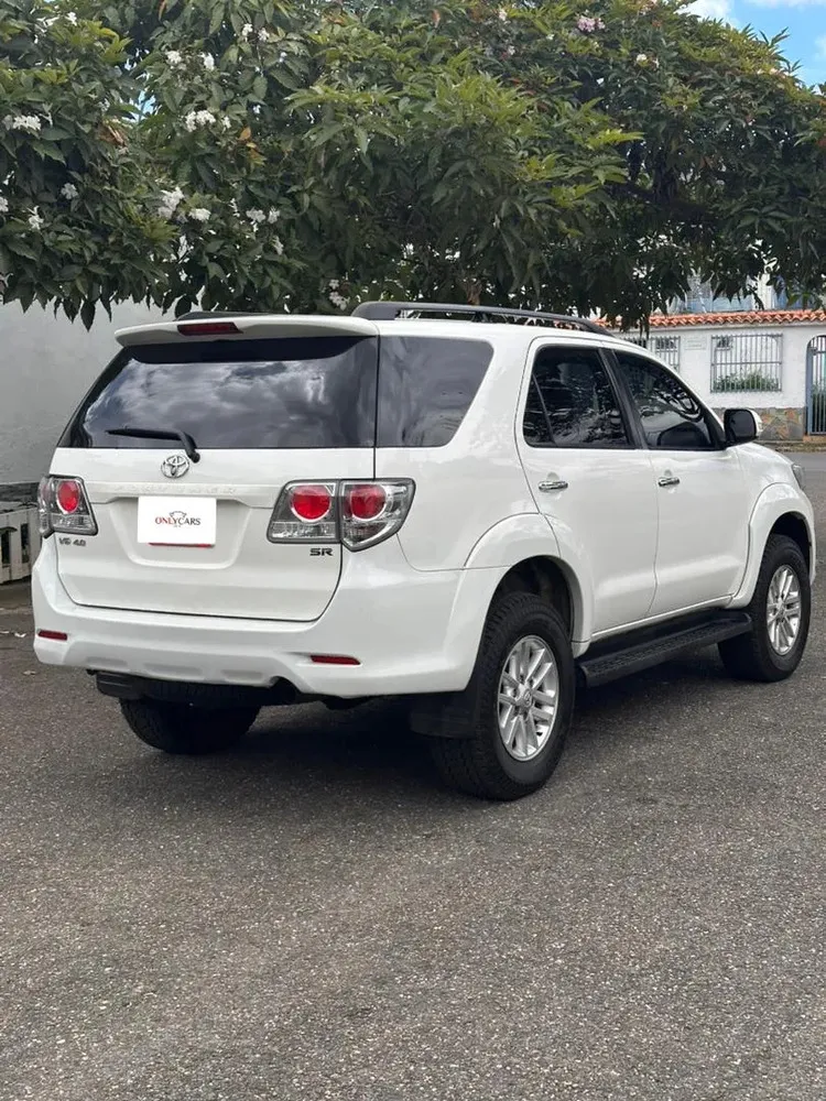 Vista 5 del vehículo: Toyota Fortuner