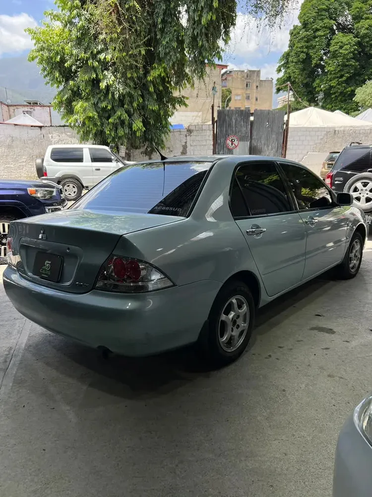 Vista 3 del vehículo: Mitsubishi Lancer