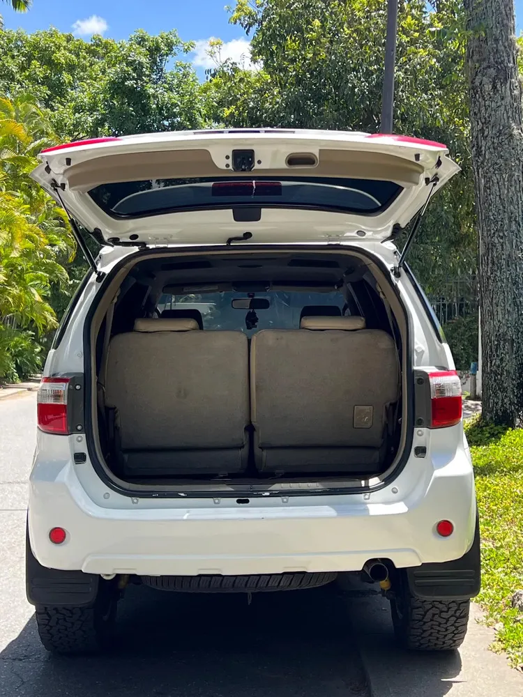 Vista 10 del vehículo: Toyota Fortuner