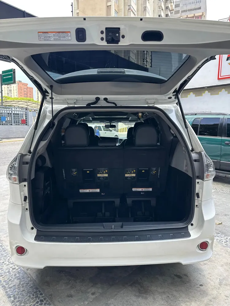 Vista 9 del vehículo: Toyota Sienna