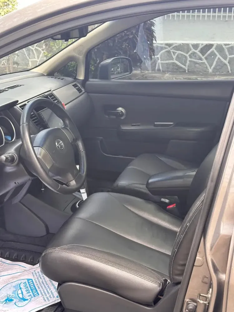 Vista 10 del vehículo: Nissan Tiida