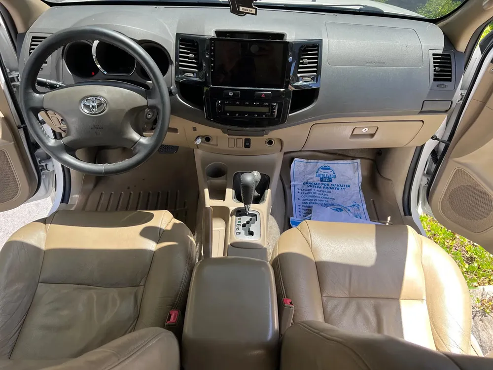 Vista 13 del vehículo: Toyota Fortuner