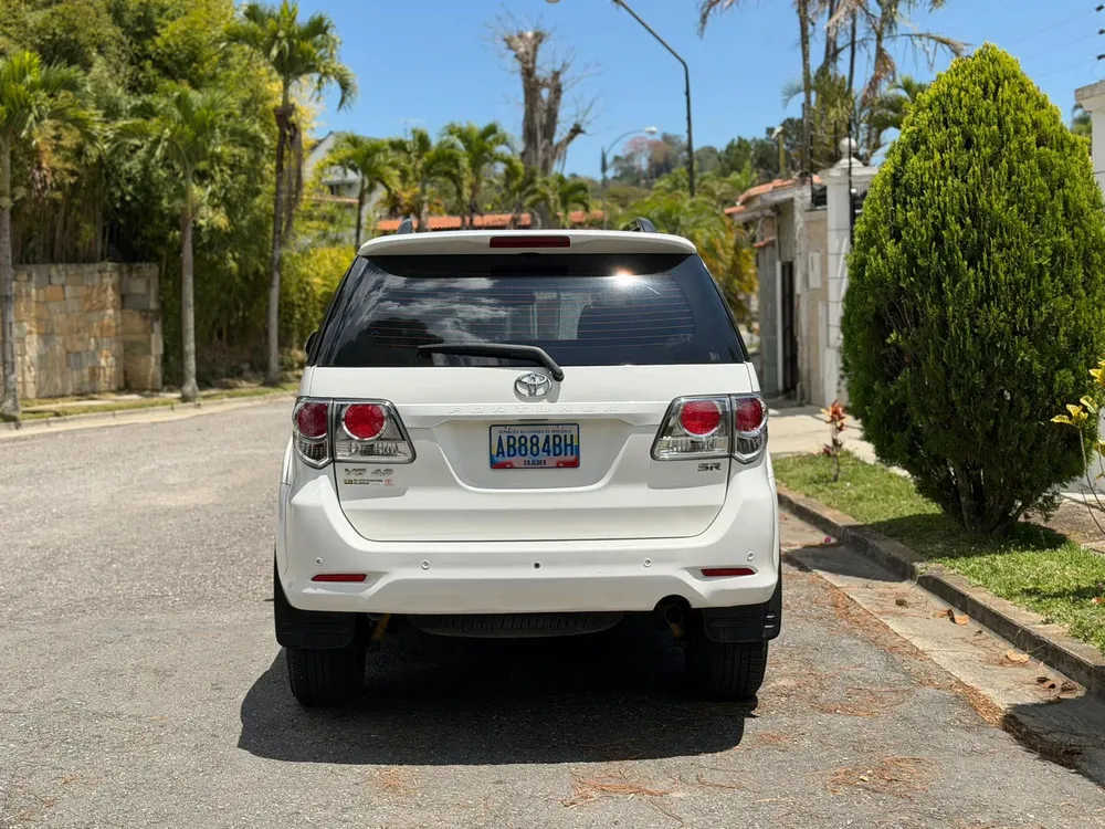 Vista 8 del vehículo: Toyota Fortuner