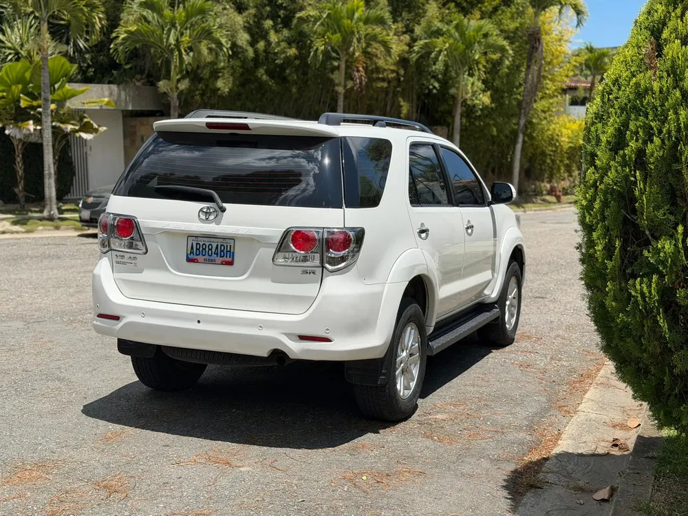 Vista 9 del vehículo: Toyota Fortuner