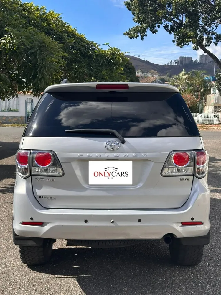 Vista 5 del vehículo: Fortuner 2015