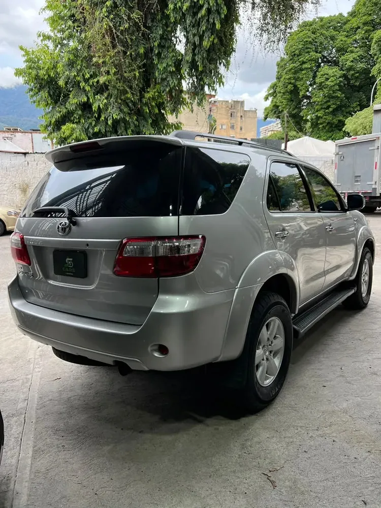 Vista 4 del vehículo: Toyota Fortuner