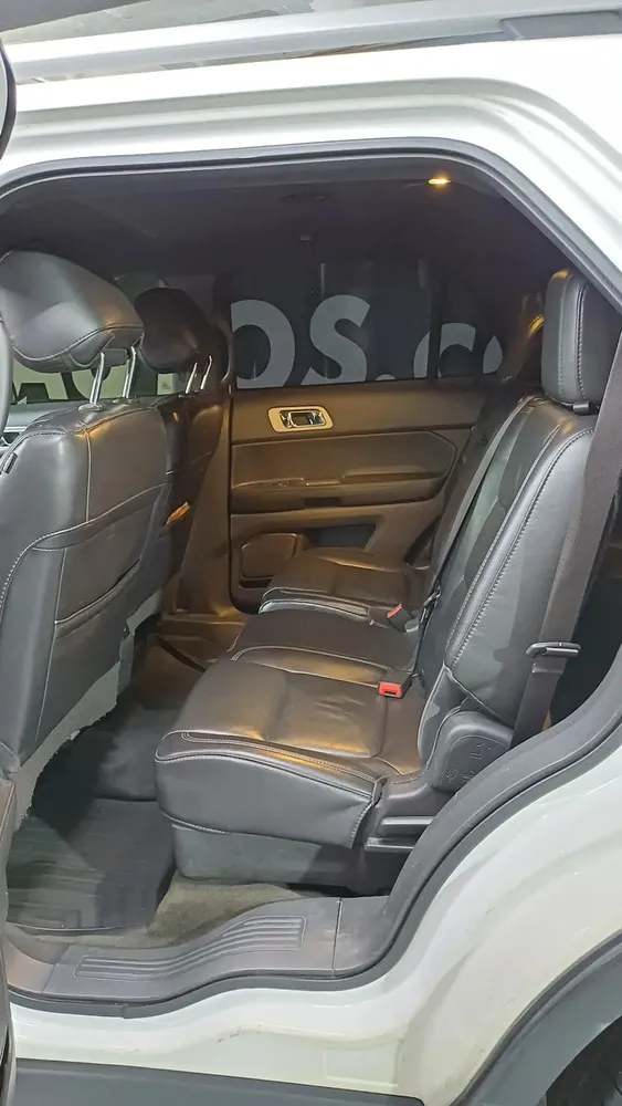 Vista 7 del vehículo: Ford Explorer