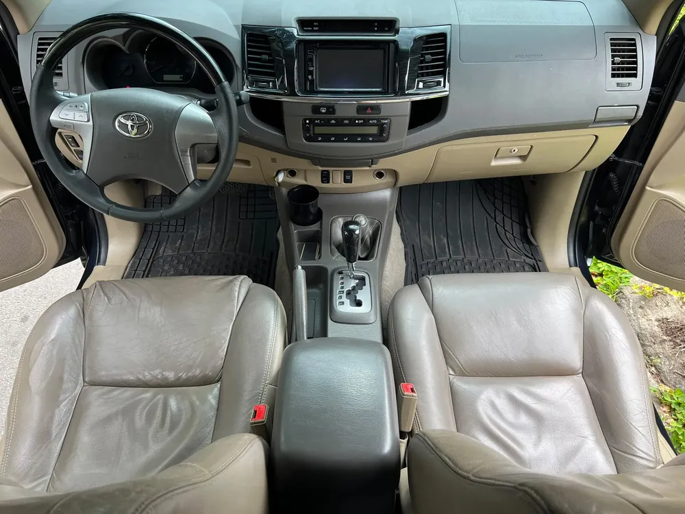 Vista 14 del vehículo: Toyota Fortuner