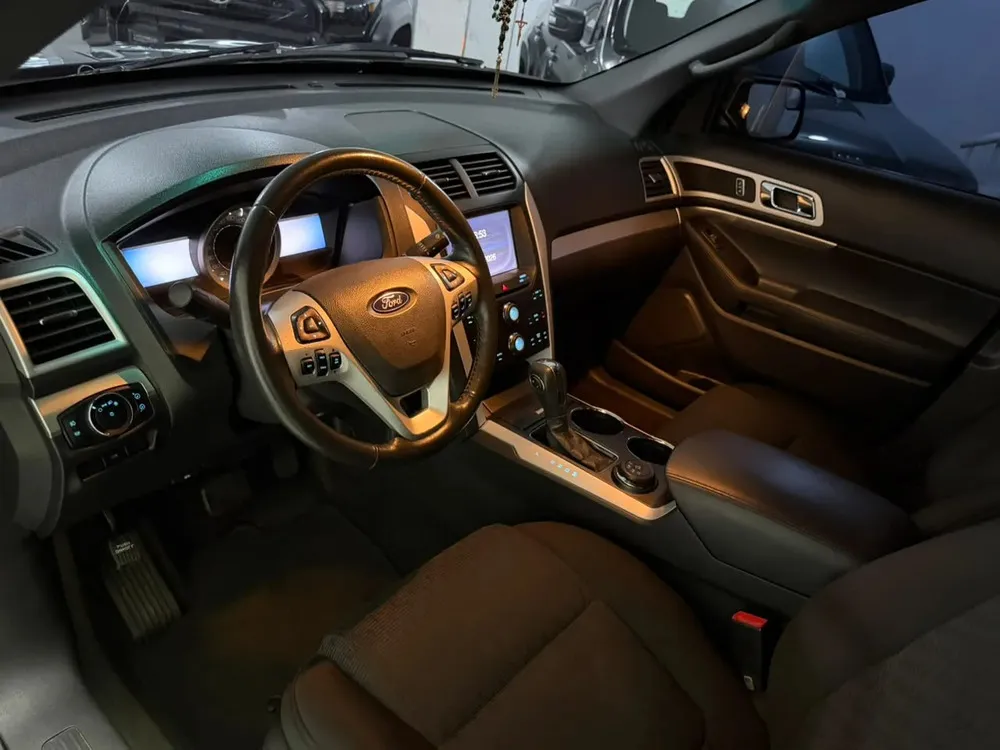 Vista 3 del vehículo: Ford Explorer