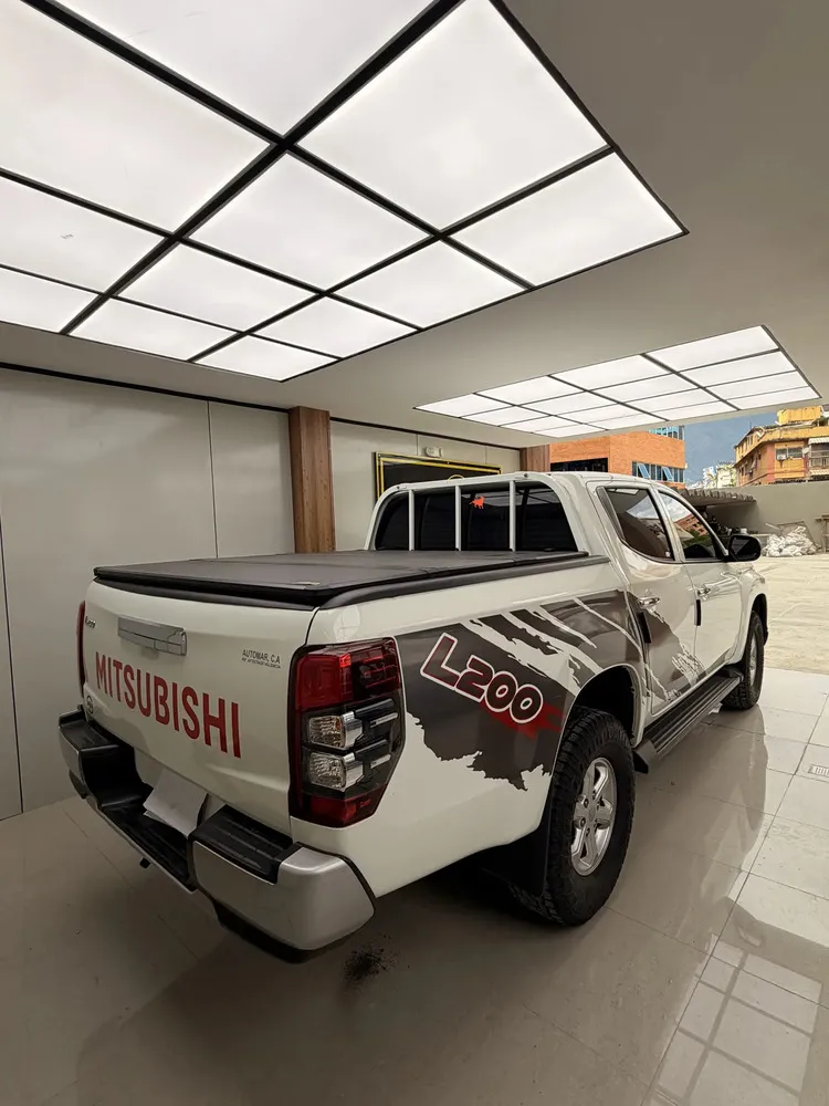 Vista 5 del vehículo: Mitsubishi L200