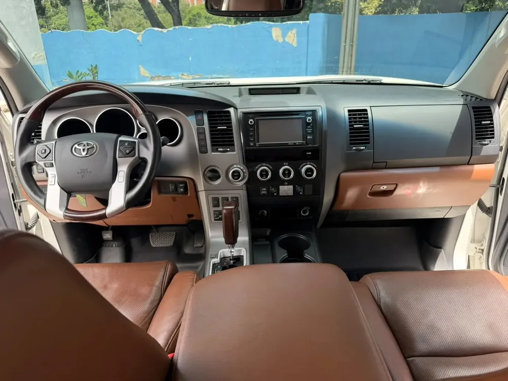Vista 8 del vehículo: Toyota Sequoia