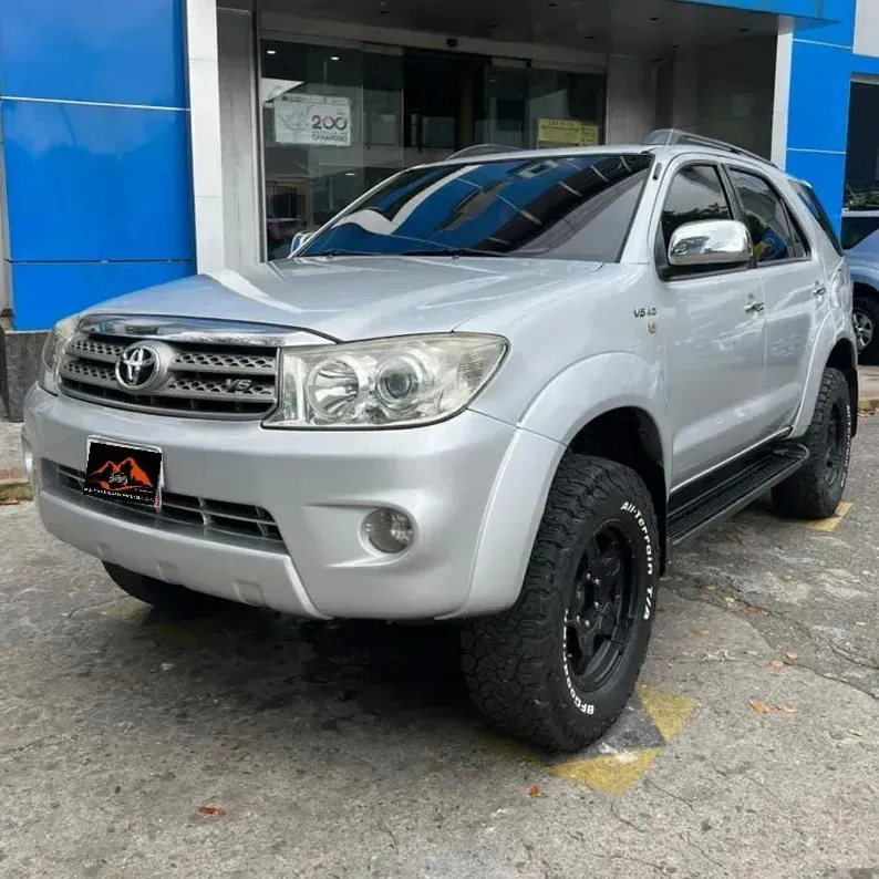Vista 4 del vehículo: Toyota Fortuner