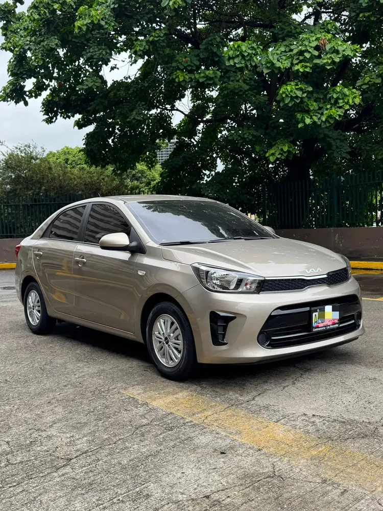Vista 3 del vehículo: Kia Soluto