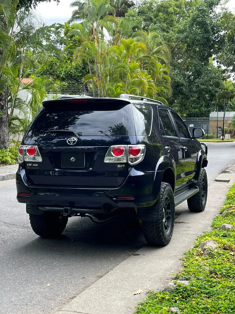 Vista 9 del vehículo: Toyota Fortuner
