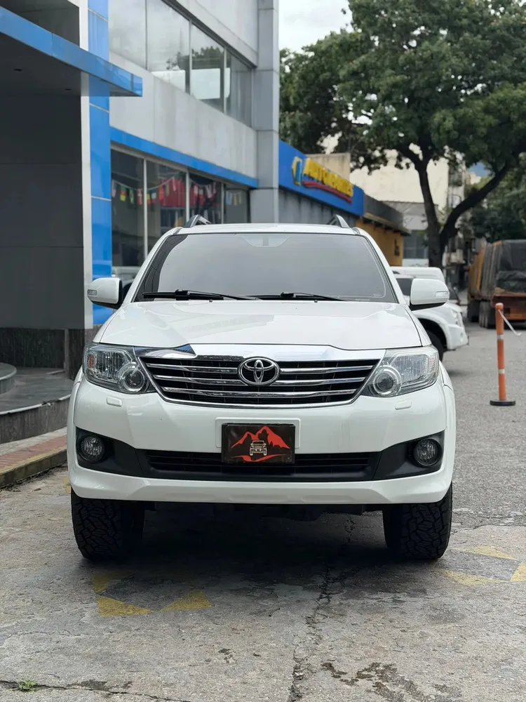 Vista 3 del vehículo: Toyota Fortuner