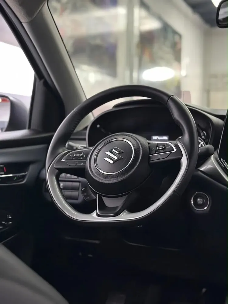 Vista 10 del vehículo: Suzuki Baleno