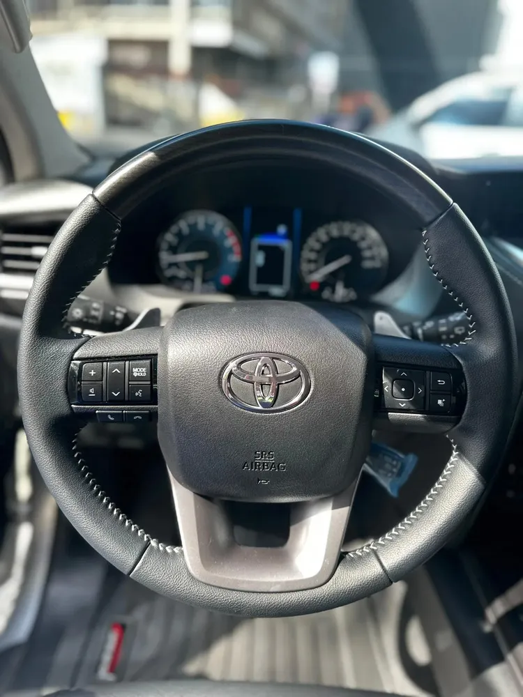 Vista 4 del vehículo: Toyota Fortuner