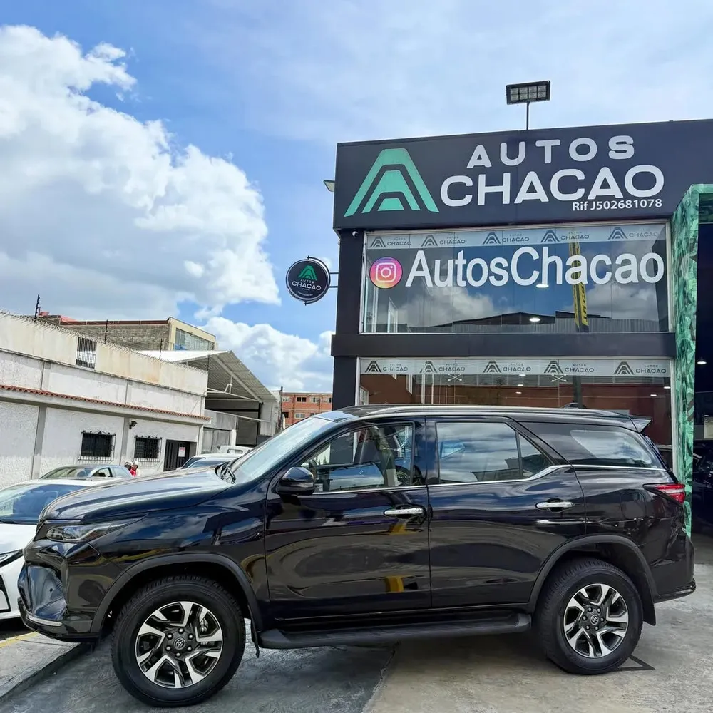 Vista 3 del vehículo: Toyota Fortuner