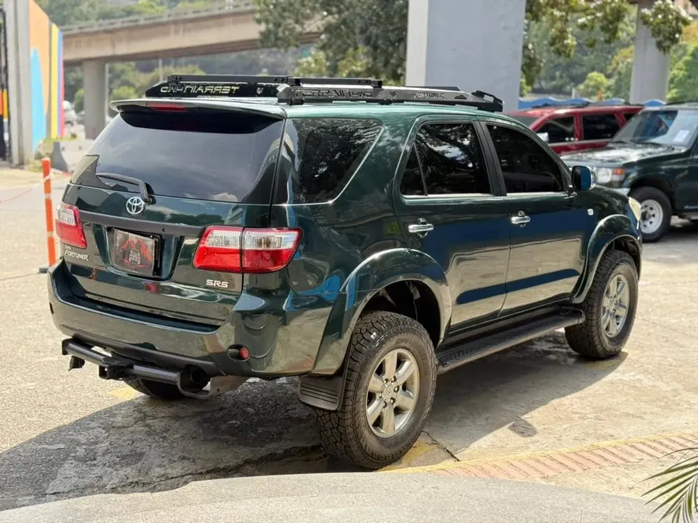 Vista 7 del vehículo: Toyota Fortuner