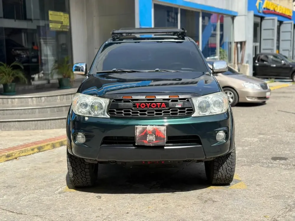 Vista 3 del vehículo: Toyota Fortuner