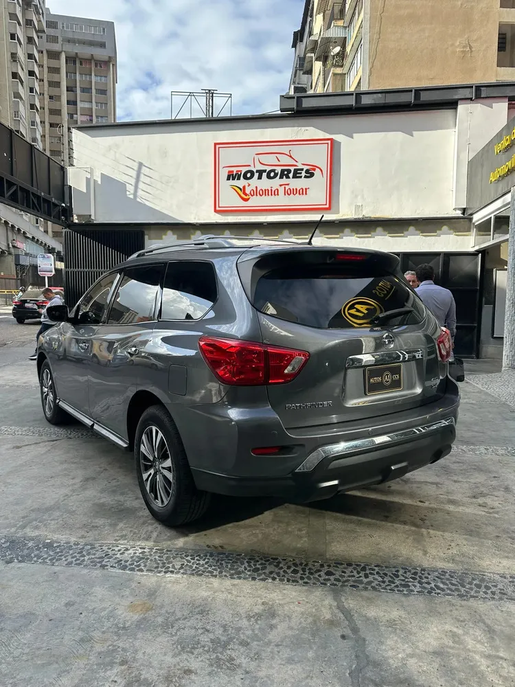 Vista 2 del vehículo: Nissan Pathfinder