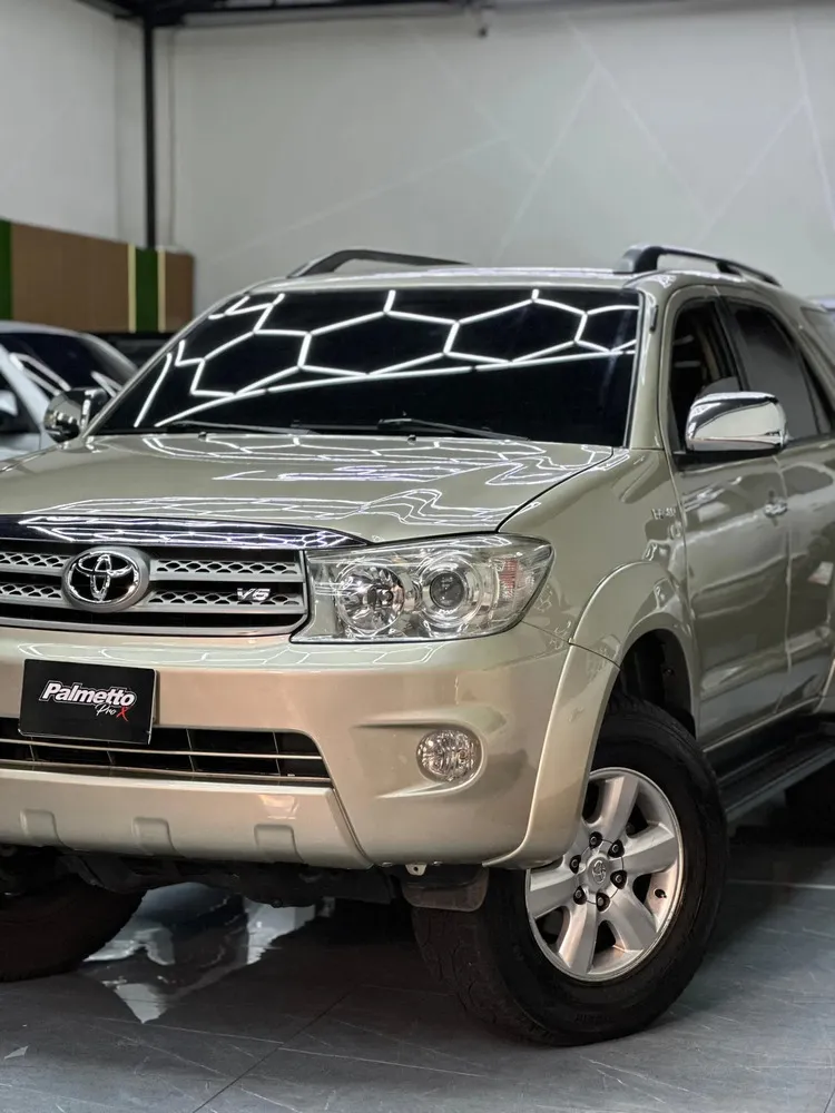 Vista 2 del vehículo: Toyota Fortuner