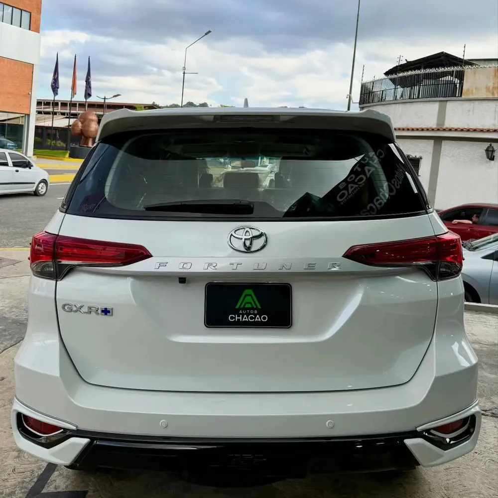 Vista 10 del vehículo: Toyota Fortuner