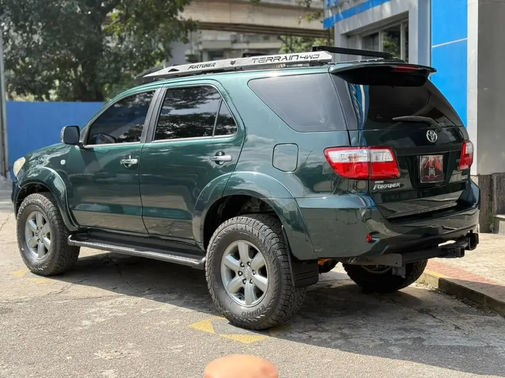 Vista 8 del vehículo: Toyota Fortuner